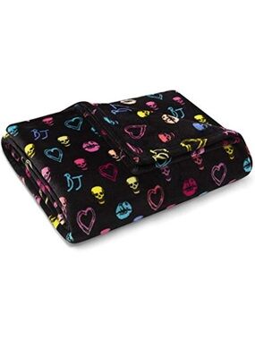 Betsey Johnson Plush Throw Blanket in “Betsey signature” print. NWT